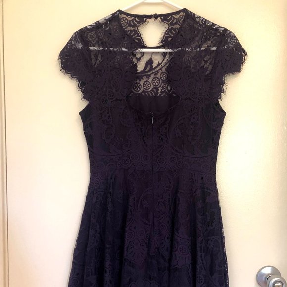 BB Dakota “Rhianna” Illusion Yoke Lace Dress - Picture 8 of 9